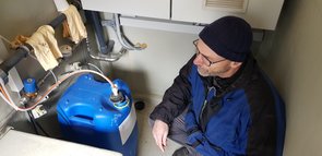 Le réservoir d'acide a rarement besoin d'être rem-placé, le système est économe en acide sulfurique.