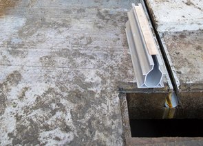 rigole de collecte d'urine